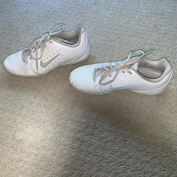 Nike Sideline Cheer Shoes - Picture 2 of 6